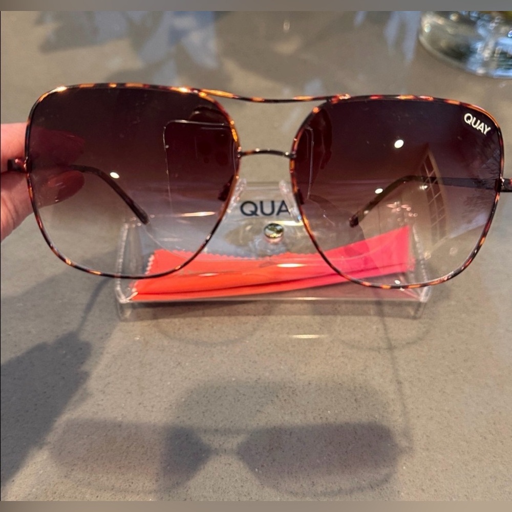 Quay STOP AND STARE tortoise Sunglasses